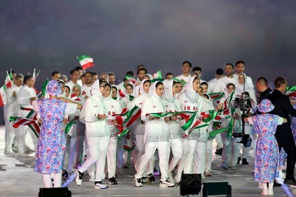 تصاویری از رژه کاروان ایران در مراسم افتتاحیه؛ حضور پررنگ بانوان تصاویری از رژه کاروان ایران در مراسم افتتاحیه؛ حضور پررنگ بانوان