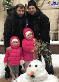 عكس/ برف بازی كردن محمد باقرقاليباف و نوه هايش