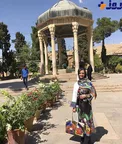 مانتو، شال و کیف متفاوت و جالب خانم بازیگر در حافظیه+عکس