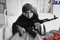 زن ۱۰۶ ساله‌ی ارمنی از خانه حفاظت می‌کند. ۱۹۹۰+عکس