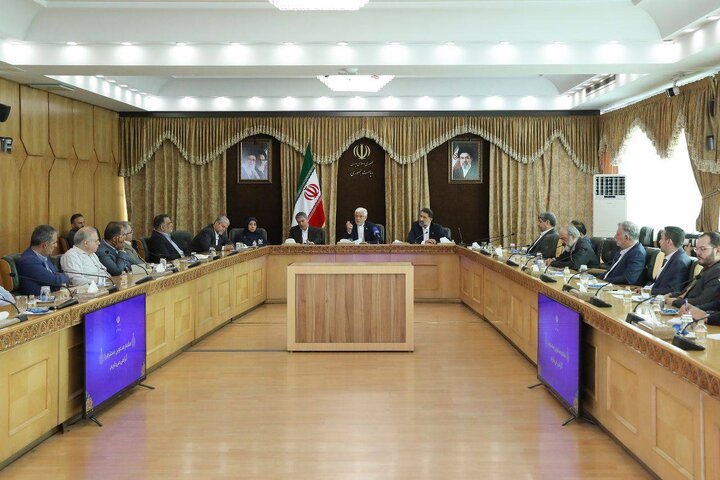 توضیح عارف درباره ماجرای عرضه بنزین با نرخ جدید در کرمان توضیح عارف درباره ماجرای عرضه بنزین با نرخ جدید در کرمان