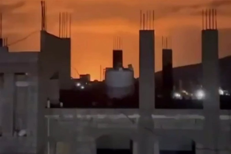 حمله گسترده موشکی و پهپادی یمن به مقر ائتلاف سعودی در عدن حمله گسترده موشکی و پهپادی یمن به مقر ائتلاف سعودی در عدن