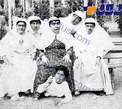 تصویری عجیب از شکلک زنان قاجار برای دوربین