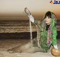 عکس عجیب خانم بایگر در ماسه های ساحل