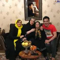 داریوش فرضیایی و مادرش و نعیمه نظام دوست و خواهرش/عکس
