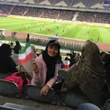 نفیسه روشن در ورزشگاه آزادی درحال تماشای بازی ایران+عکس