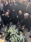 حضور شریعتمداری سر مزار زنده‌یاد تاج الدین+عکس