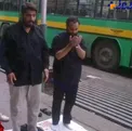 نماز خواندن مداح معروف در خیابان + عکس