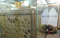 تصویری از حاج قاسم در ضریح حرم حضرت زینب