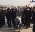 پرویز فتاح و نوه اش در راهپيمايي اربعين/عکس