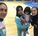تصویری از بازیگر زن معروف و دخترش در تیم فوتسال هنرمندان
