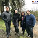 طبیعت گردی بازیگر مشهور طنز و همسرش در کنار هنرمندان+عکس