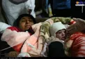 اتفاقي اميدبخش در ميان زلزله زدگان كرمانشاه+عكس