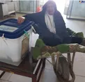 حضور بانوی ۹۵ ساله میبدی با فرغون درانتخابات+عکس