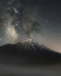 تصویری جالب از ‏سحابی اسب تاریک بر قله دماوند/ عکس