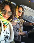 خوشگدرانی الناز شاکردوست و خواهرش با خودروی لوکسشان/عکس