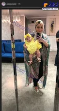 سلفی آینه ای همسر مهران غفوریان با دخترش