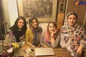 عکسی از جمع خصوصی خانم بازیگر و دوستانش در یک کافه