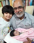 تصویر دیده نشده از حسین الله کرم به همراه نوه اش+عکس