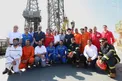 عکس یادگاری رئیسی با کارکنان سکوی فاز ۱۱ گازی پارس جنوبی
