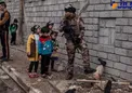 عکس/ جاذبه جسد یک داعشی برای کودکان!