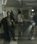 عكس/حضور نيمه برهنه در خيابان از ترس زلزله