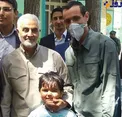 سردار سليمانی با یکی از جانبازان مدافع حرم به پای صندوق رای رفت +عکس