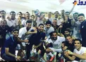 عكس يادگاري در رختكن تيم ملي پس از جشن پیروزی