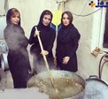 تیپ متفاوت خانم بازیگر در حال به هم زدن قرمه سبزی نذری+عکس