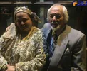 لباس و روسری خاص و عجیب بازیگر مشهور در کنار پدرش