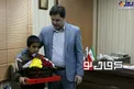 عکس/ دلجویی شهردار کرمان از کودک گل فروش