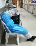 تصویری خاص از خستگی یک پرستار در روزهای کرونایی